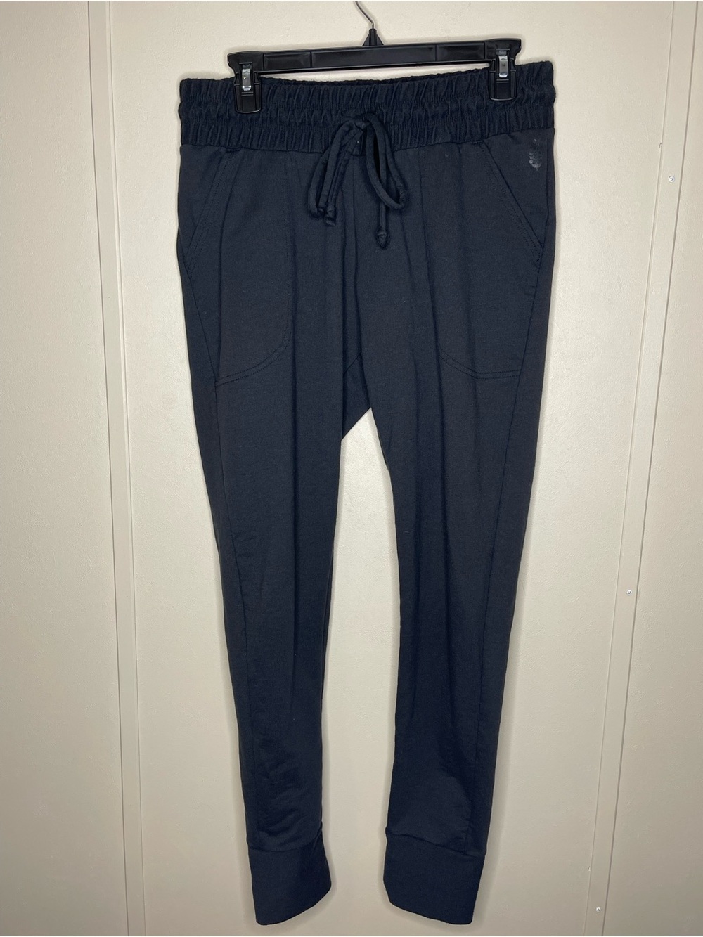 Free People Movement Women’s Black 30” joggers EUC size M